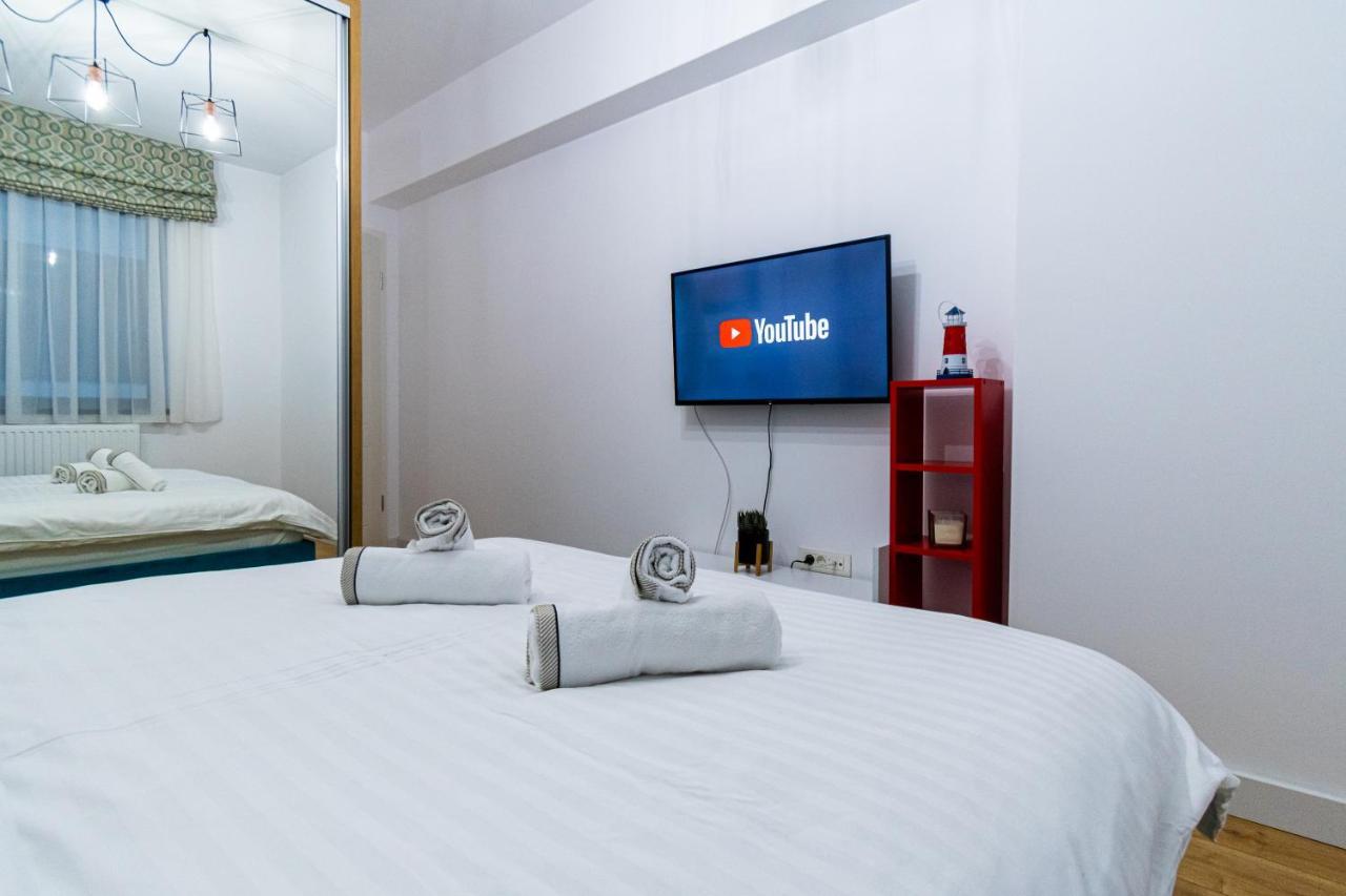 Lighthouse Central: Fortress Views & Free Parking Apartment Brasov Exterior photo